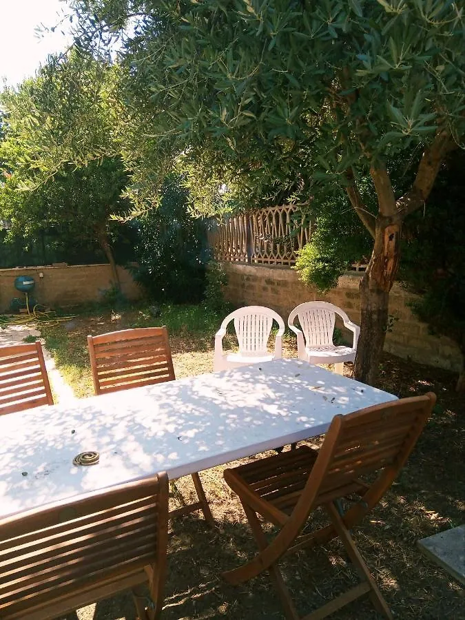 Casa Flora appartamento con giardino Fiumicino