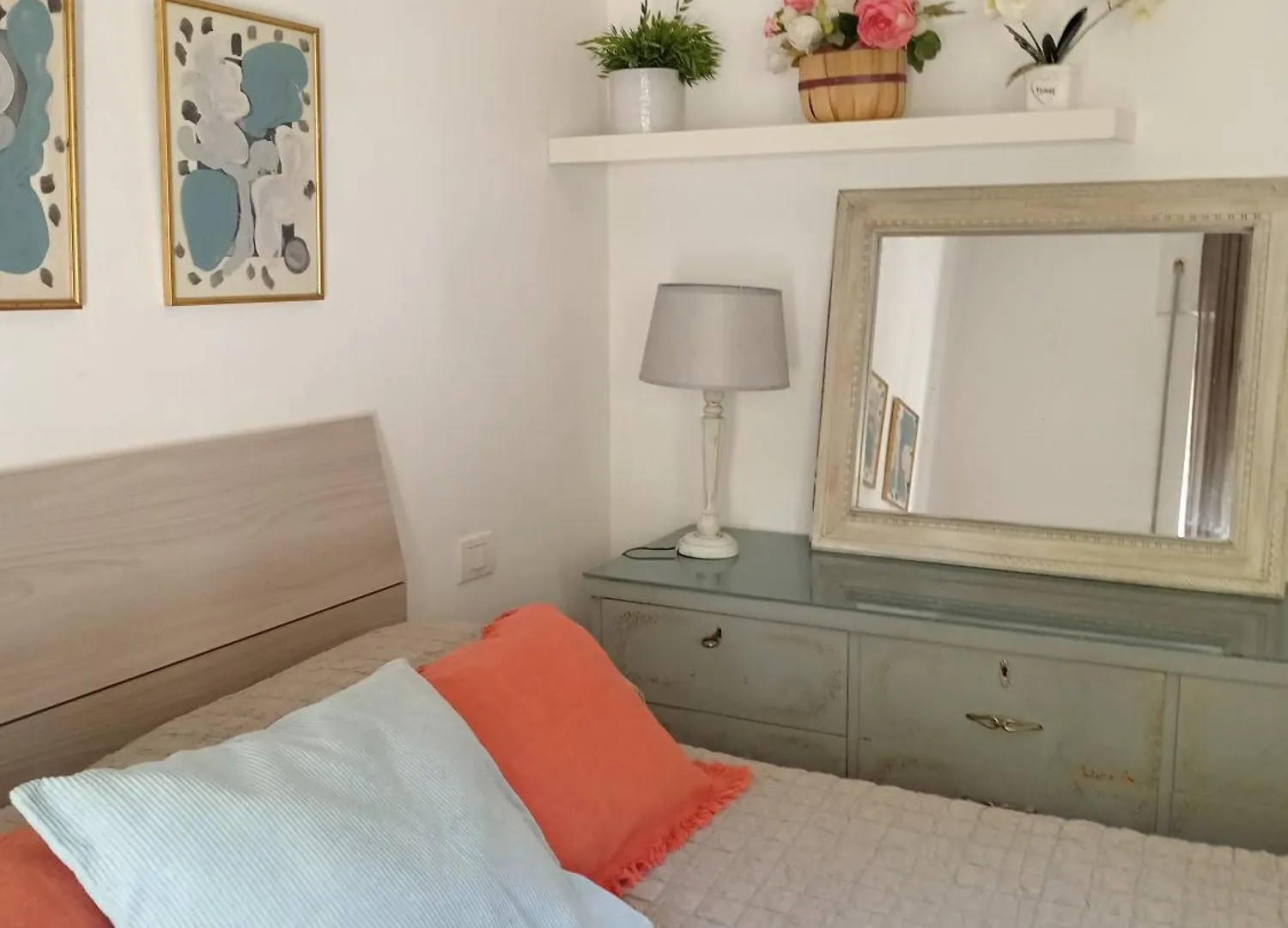 Casa Flora appartamento con giardino Fiumicino 0*,  Italia